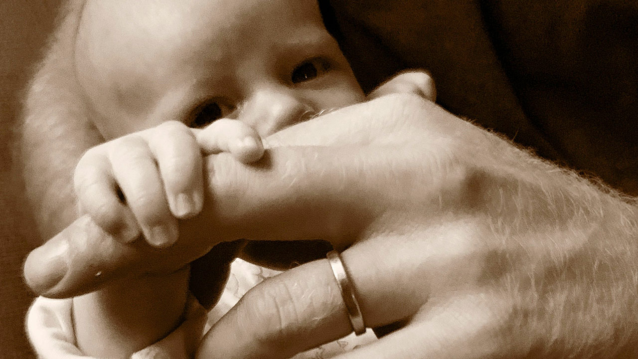 New Picture Of Baby Archie For Father S Day Shows Royal Baby In Prince Harry S Arms Abc7 San Francisco