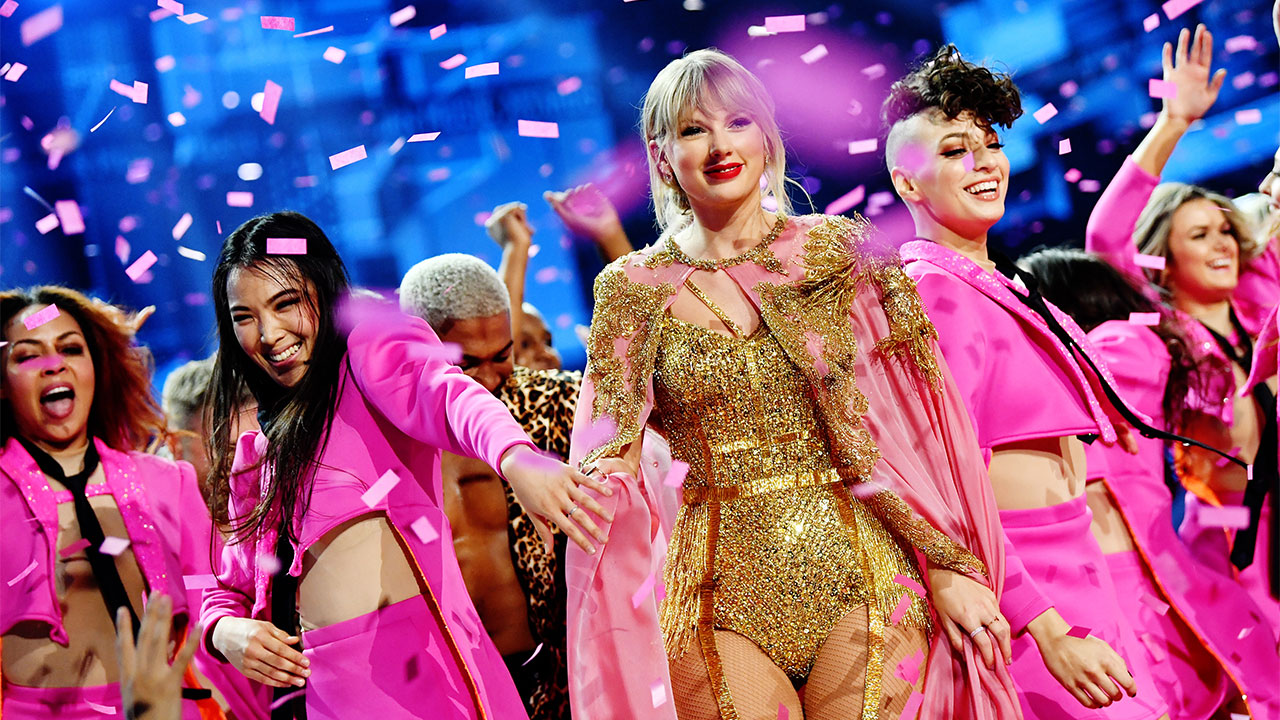 Taylor Swift Sets New Record For All Time Wins At 2019 Amas