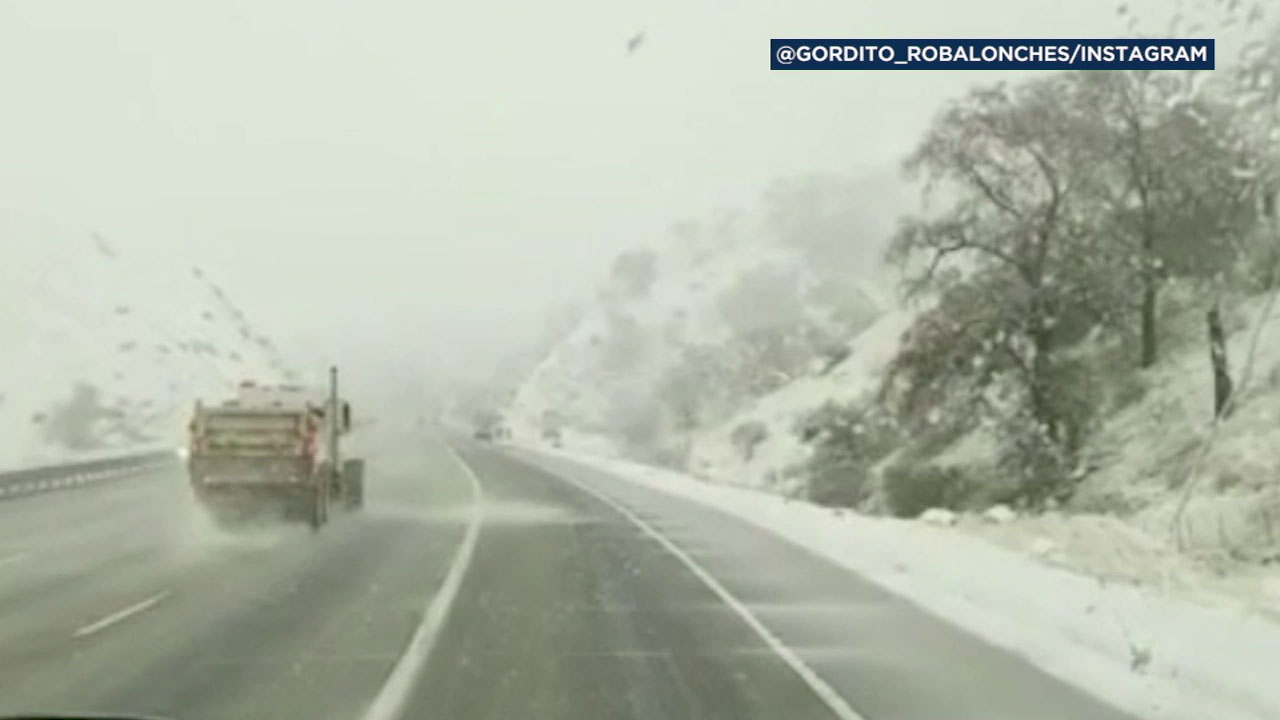 5 Fwy closed in both directions at Grapevine due to snow
