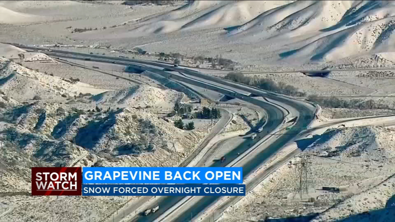 Both directions of I5 over Grapevine reopen after snow halts traffic