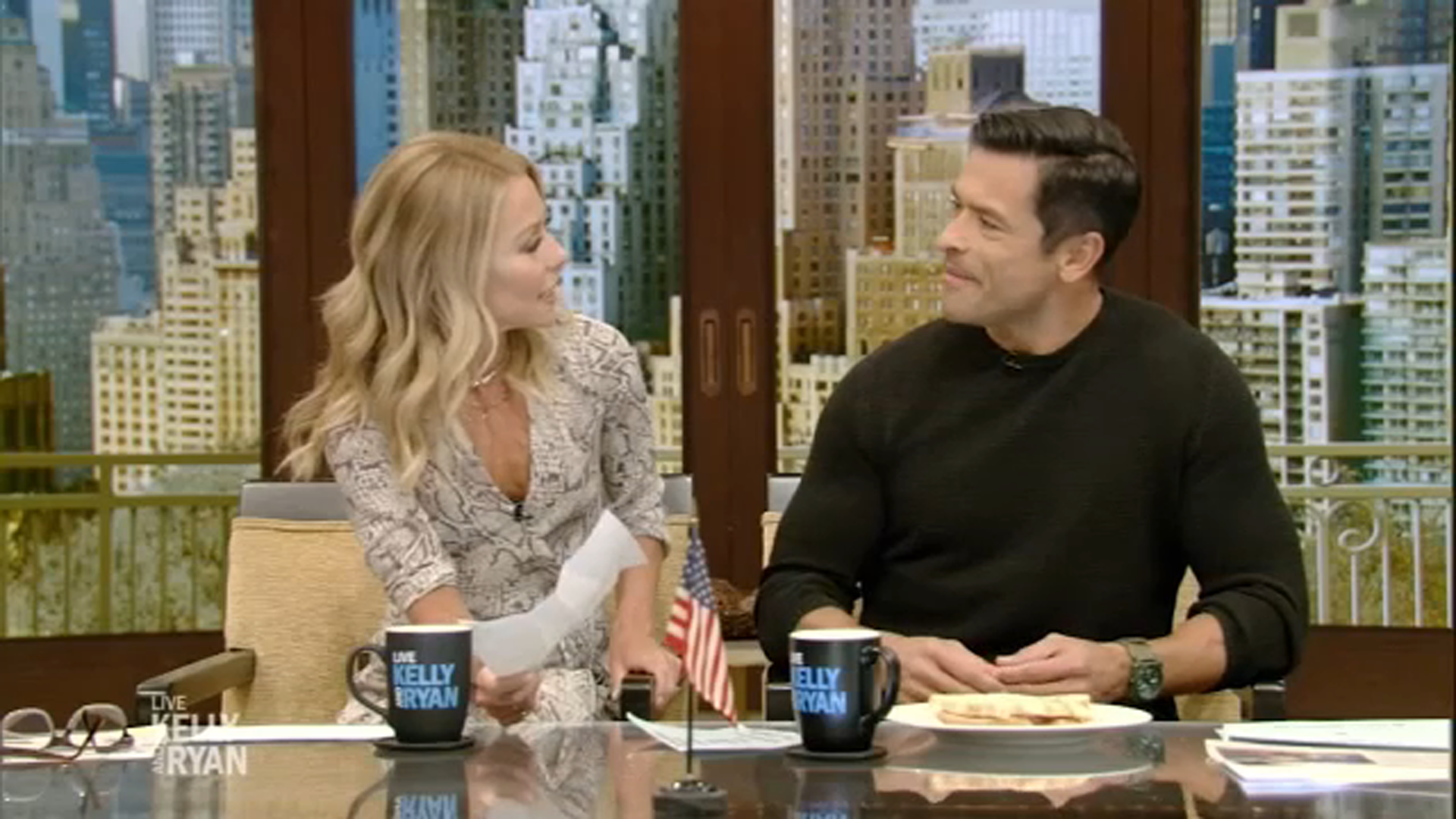 Kelly Ripa and Mark Consuelos discuss co-hosting 'Live' after Ryan Seacrest's departure - ABC30 Fresno