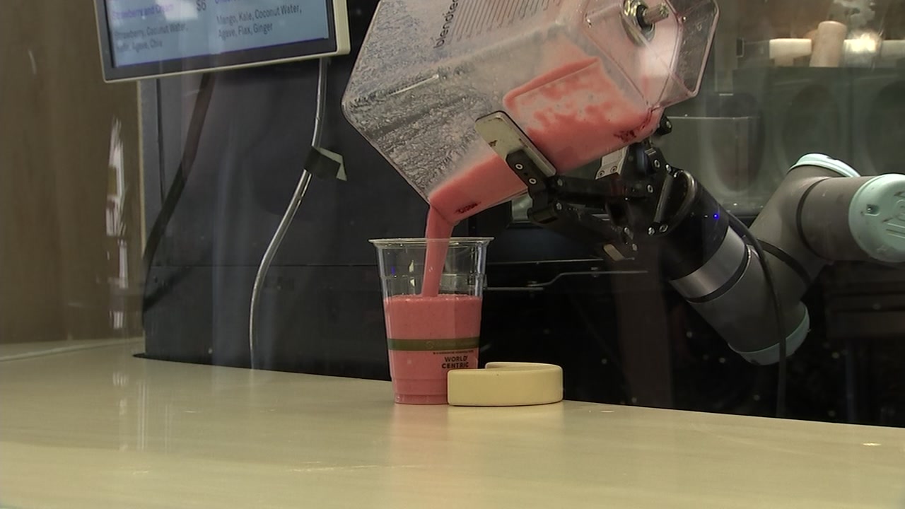 Smoothie-making robot arrives on USF campus: Cool technology or job killer? - ABC7 San Francisco