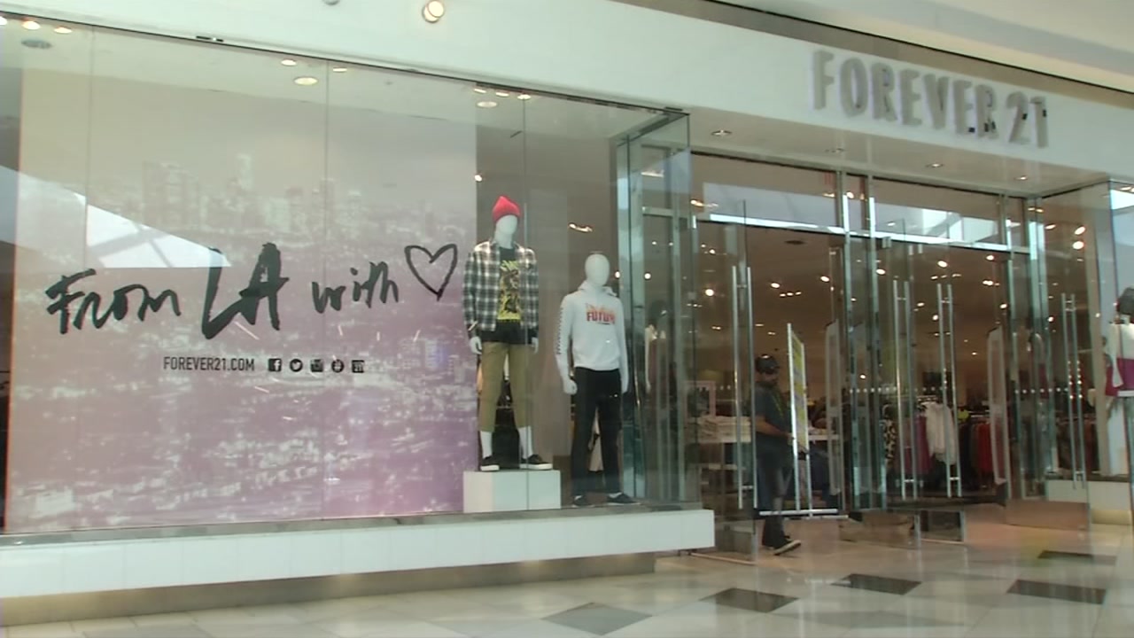 Forever 21 Store Has Messy Racks, Confusing Sections After Bankruptcy