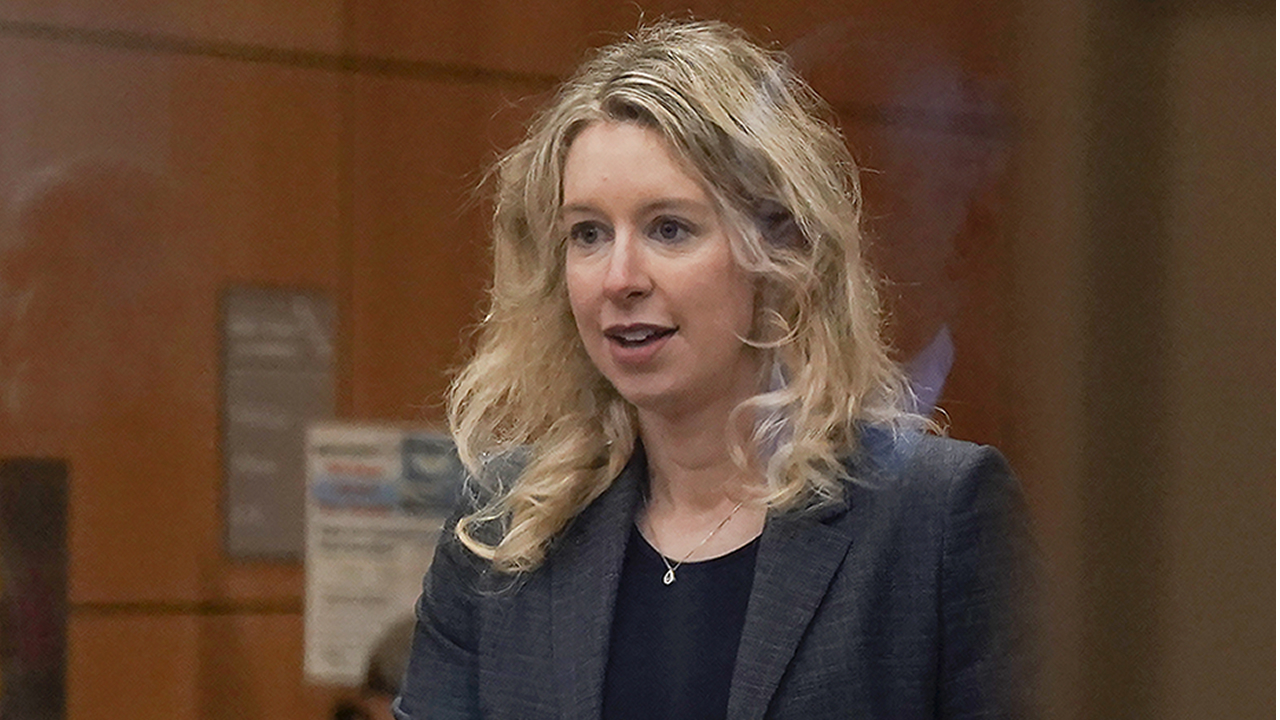 Elizabeth Holmes booked one-way flight to Mexico following Jan. 2022 fraud conviction, US prosecutors say - ABC7 New York
