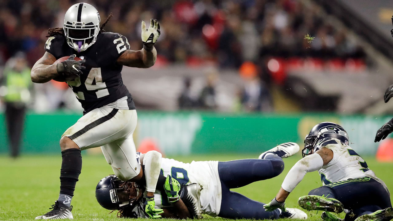 Marshawn Lynch rides around Oakland giving out masks – New York