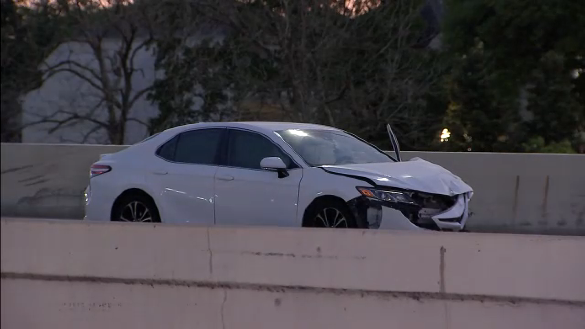 1 person killed in crash that shut down 610 West Loop southbound