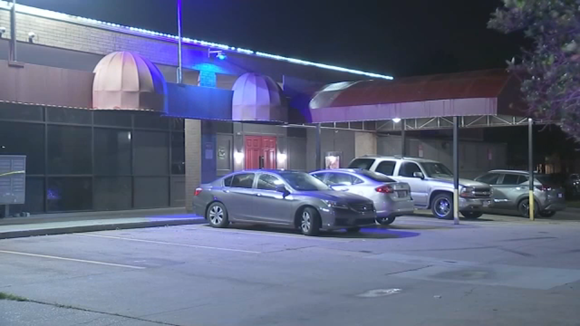 ABC13 Houston on X: STRIP CLUB SHOOTING: A man and woman were walking into  a Gold Diggers Cabaret when they became the victims of a drive-by shooting.    / X