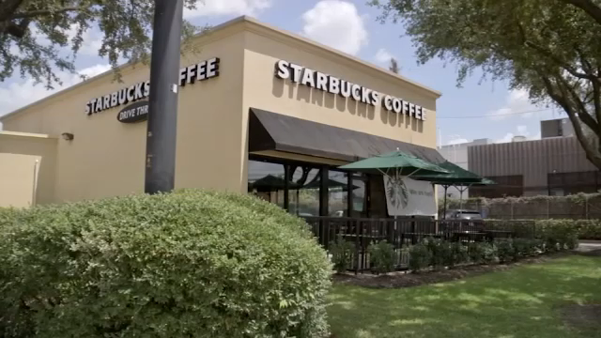 Starbucks at Tysons Galleria, Starbucks Coffee surrounds th…