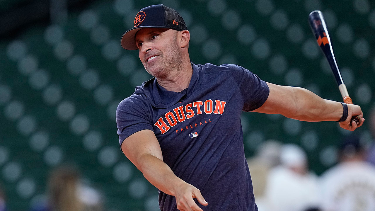 Joe Espada: Astros bench coach to be promoted as manager Dusty Baker's  successor, reports say - ABC13 Houston