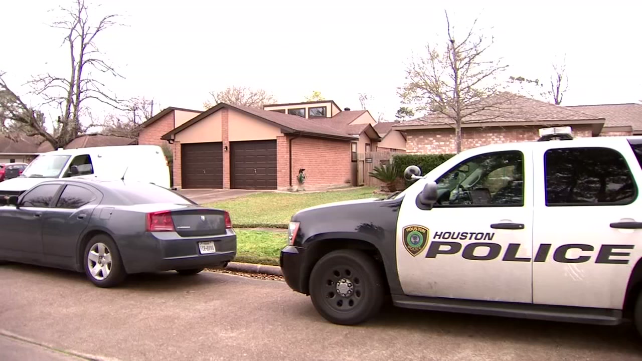 Woman found dead in backyard with dog bites in W. Houston