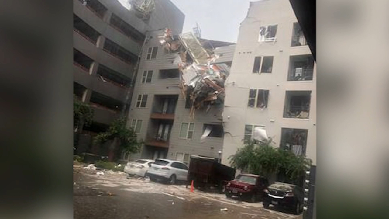 Crane Collapse Over Apartments Kills 1 Injures Several Other In Dallas Abc13 Houston