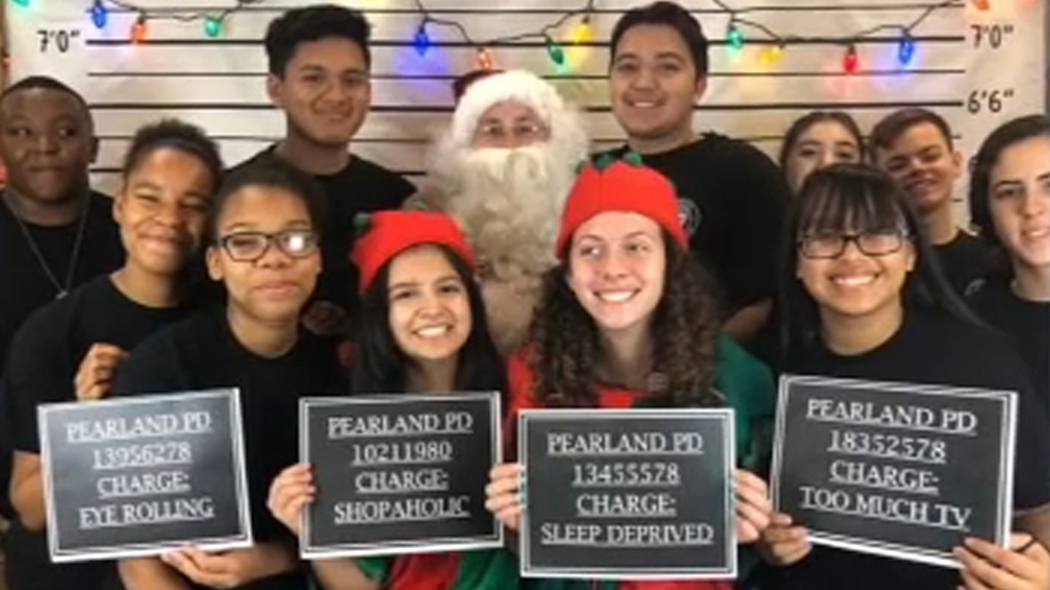 Mugshots With Santa Pearland Police Department Offers Alternative To Coal For Naughty Kids Abc11 Raleigh Durham