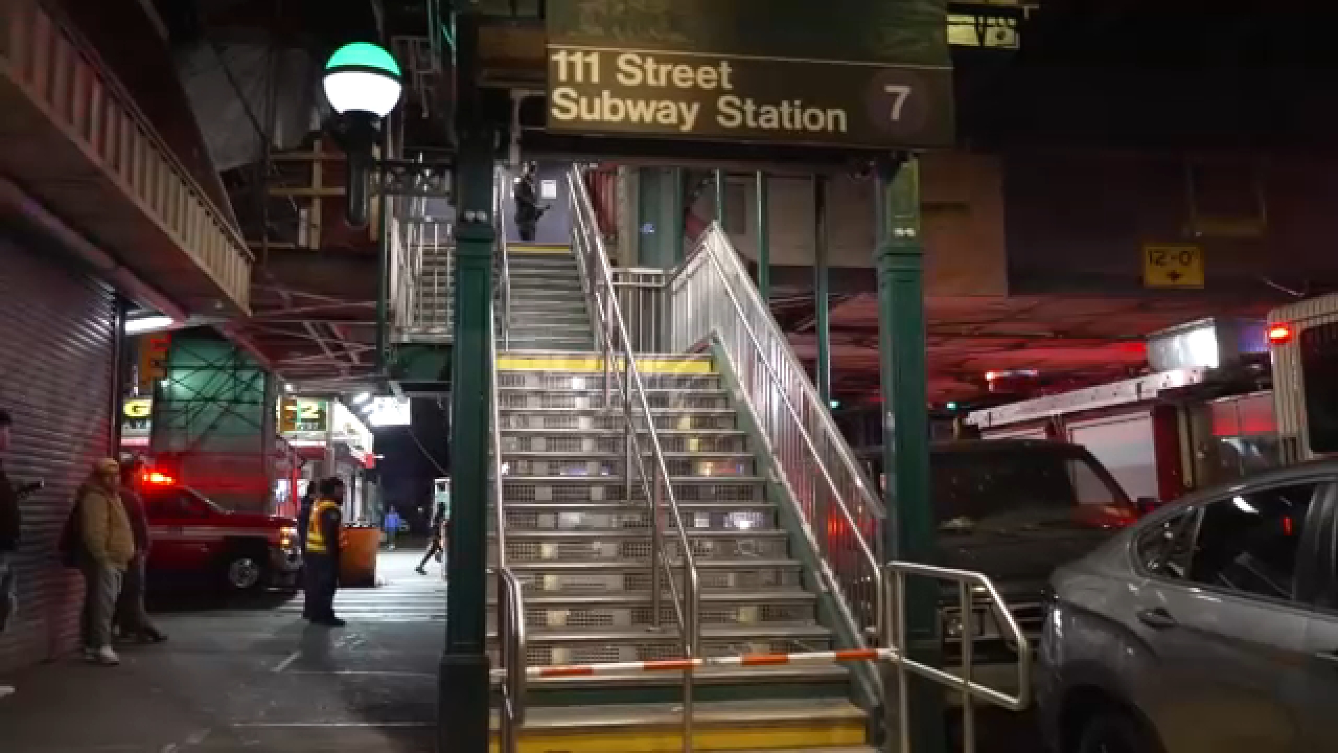 コレクション death nyc Queens subway death: Teen girl dies, another critically