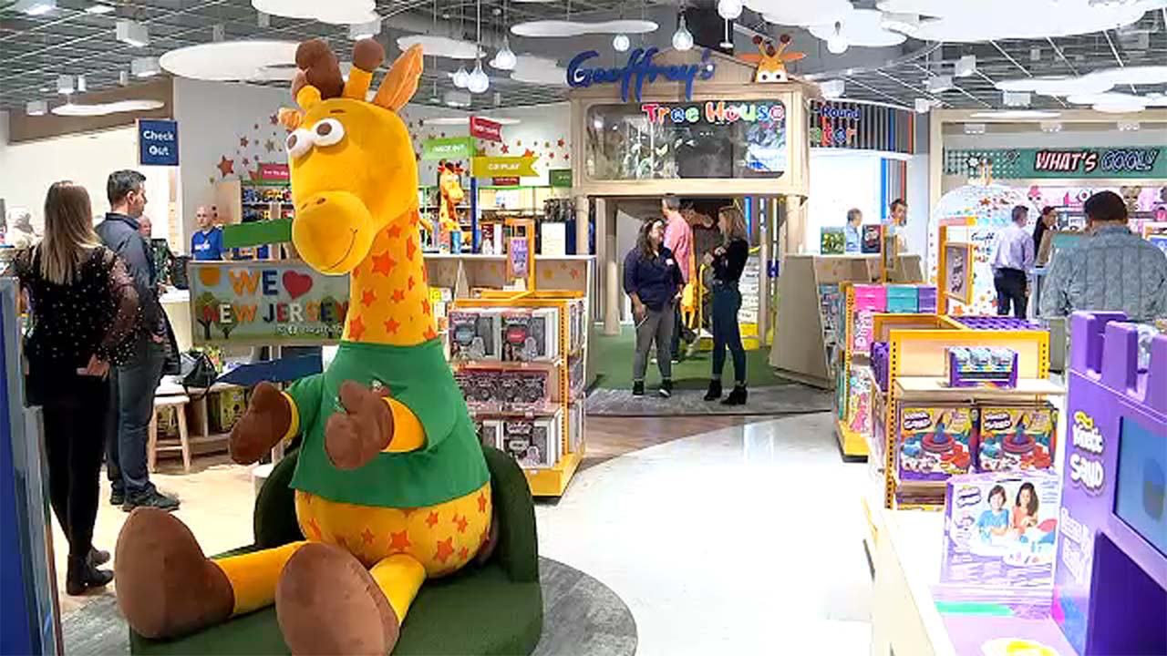 Toys R Us Set To Relaunch First New Store At Garden State Plaza Mall In New Jersey Abc7 New York