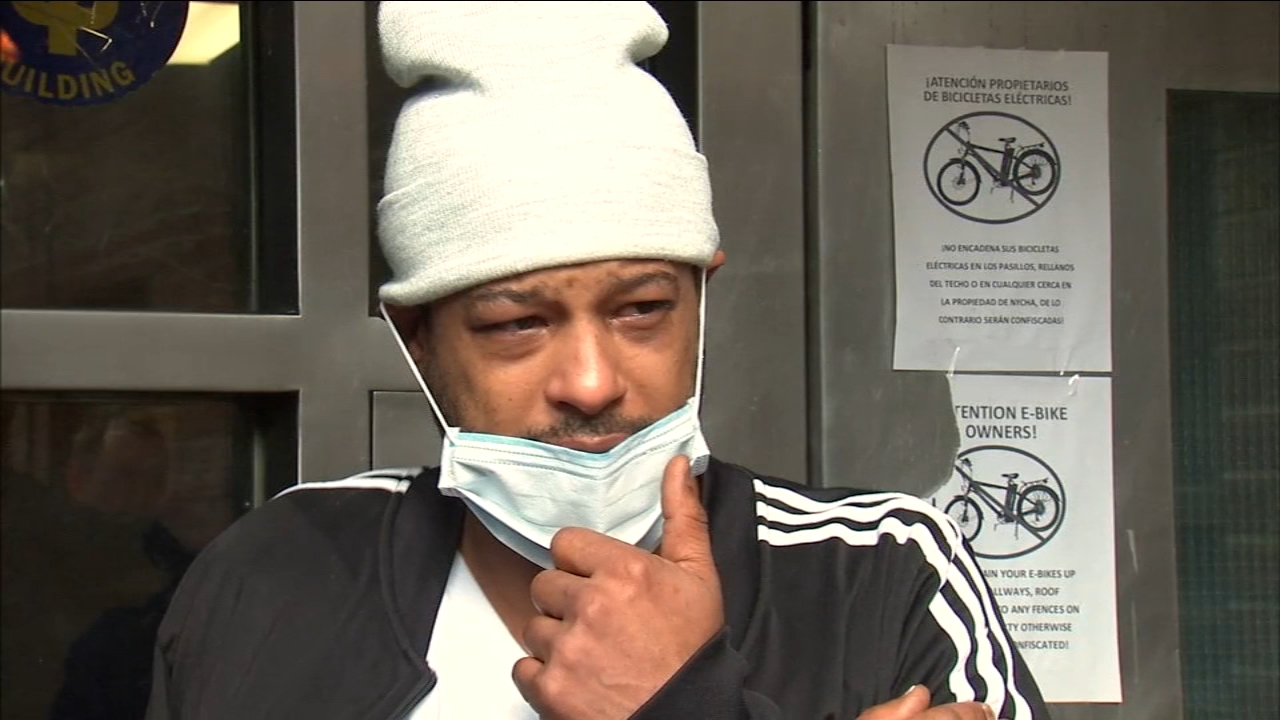 N　death nyc AR89 Man rescued from oncoming D-train after being assaulted on subway