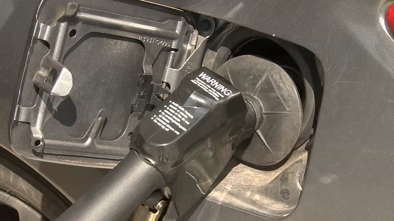 Pump switching: Police warn drivers of growing scam at gas stations - ABC7  San Francisco